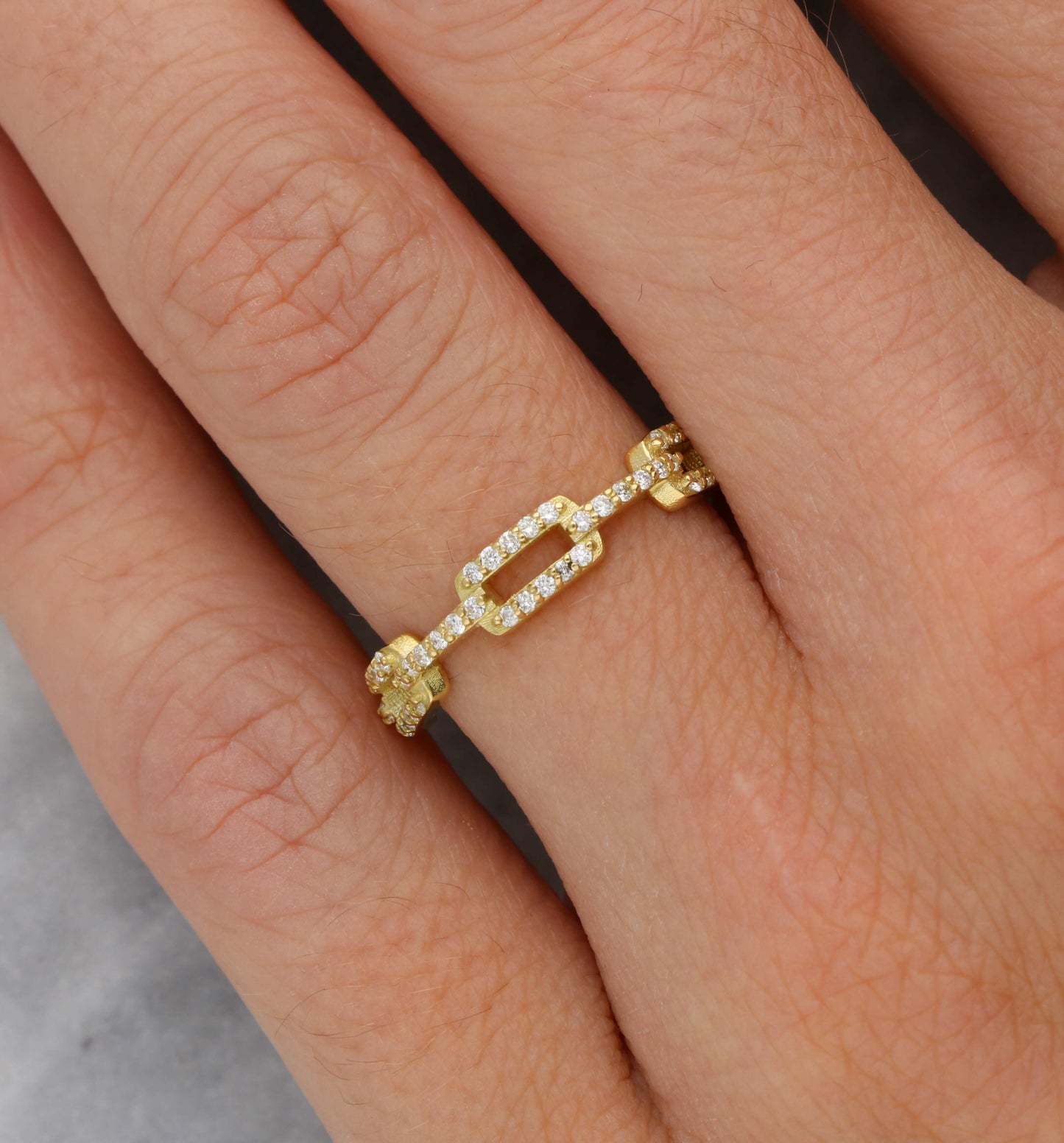 18ct diamond-set link ring