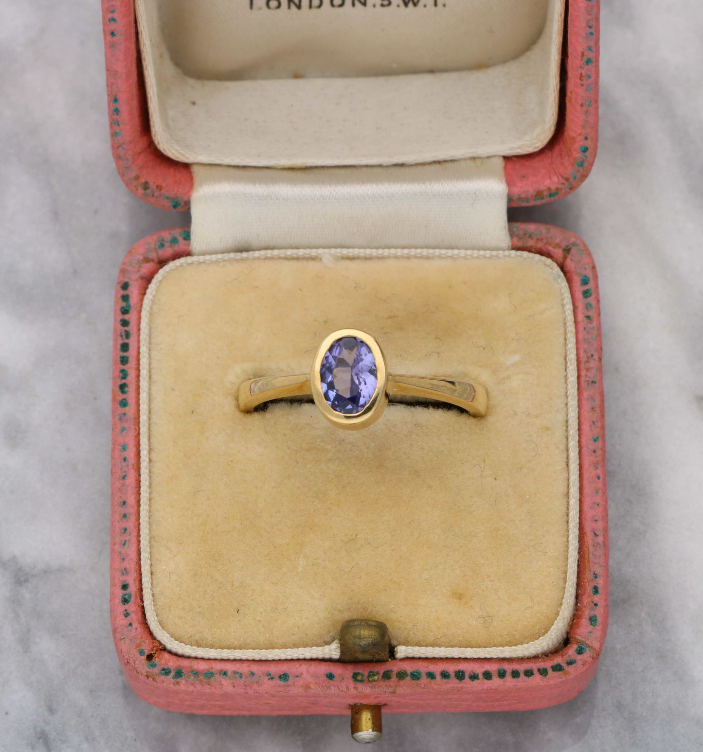 9ct tanzanite ring
