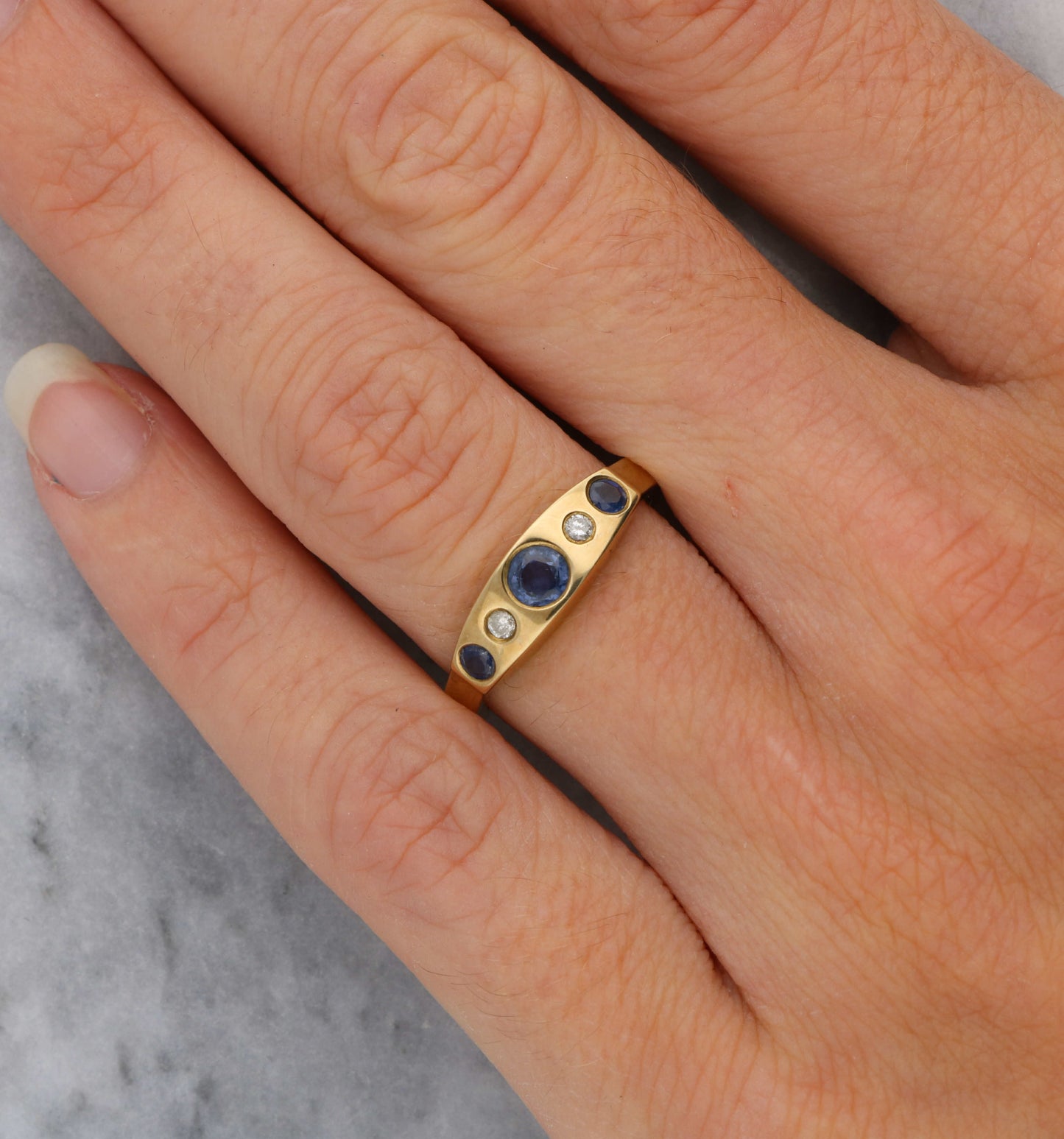 9ct sapphire and diamond ring