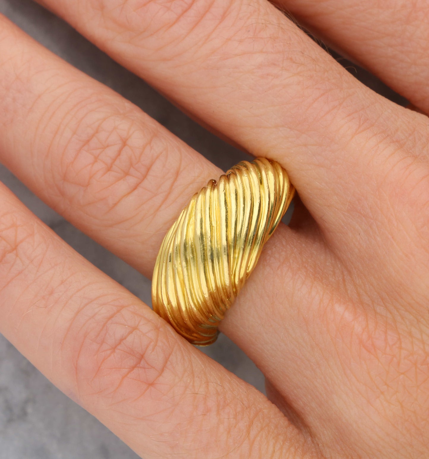 18ct Kutchinsky swirl ring
