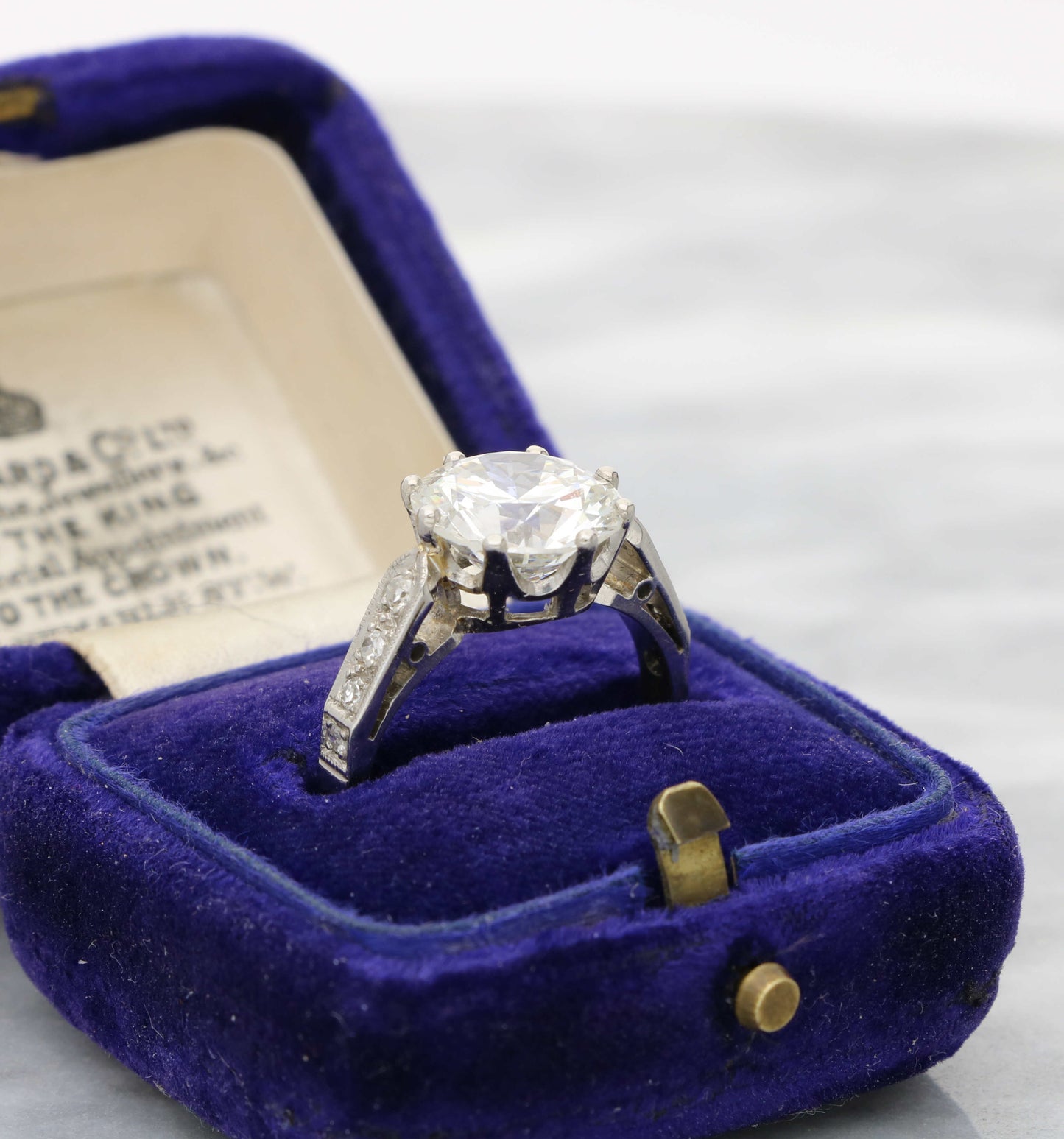 3.34ct I/VVS2 round brilliant diamond engagement ring