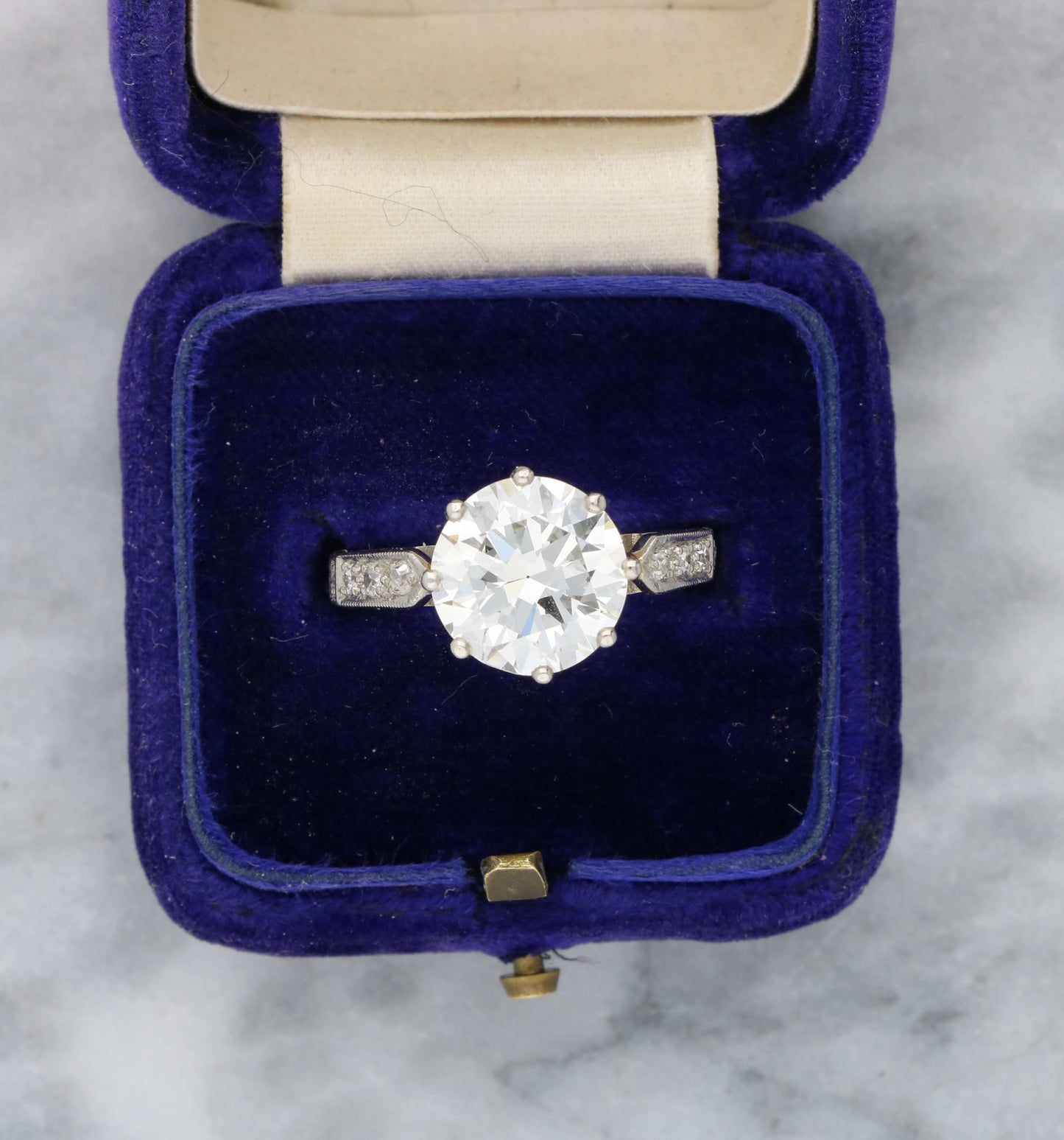 3.34ct I/VVS2 round brilliant diamond engagement ring