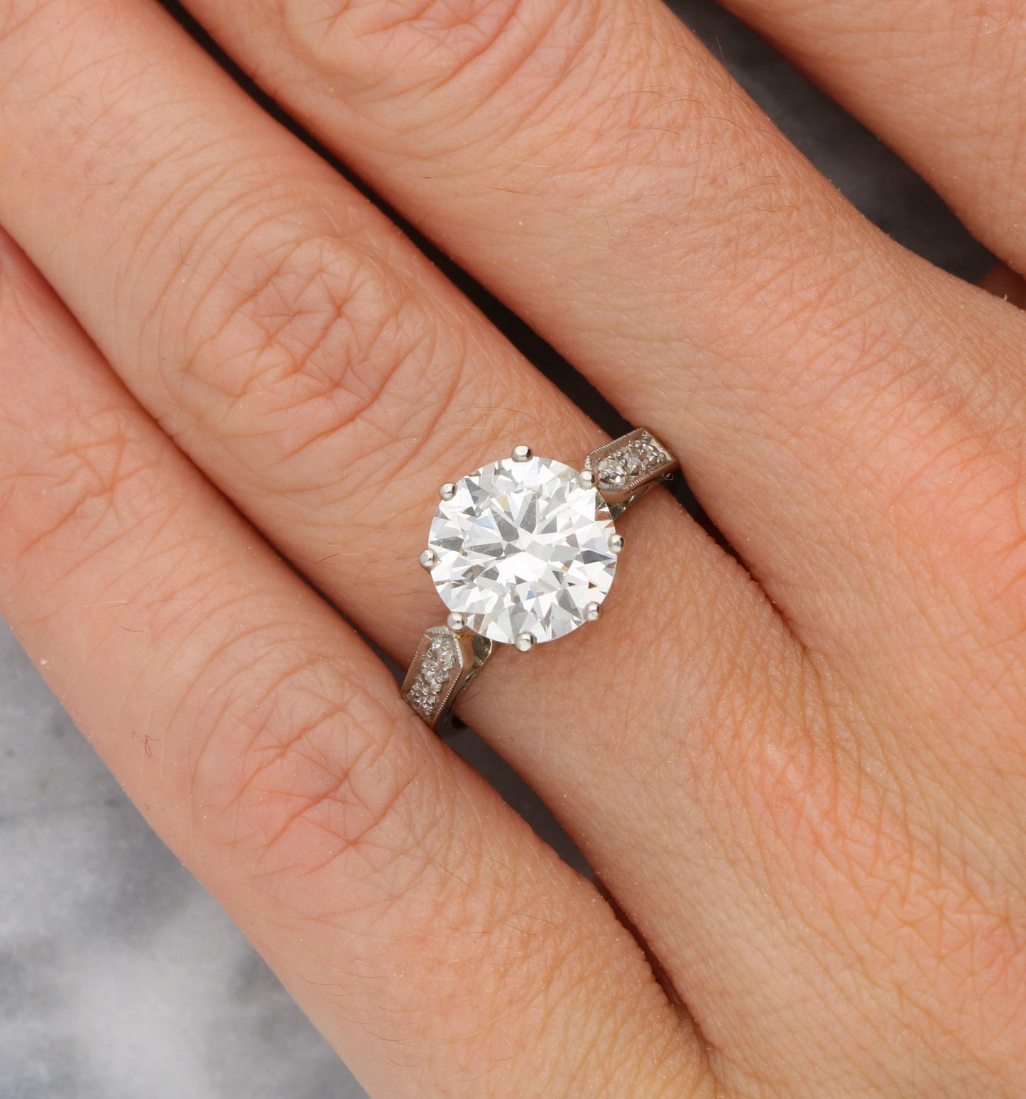 3.34ct I/VVS2 round brilliant diamond engagement ring