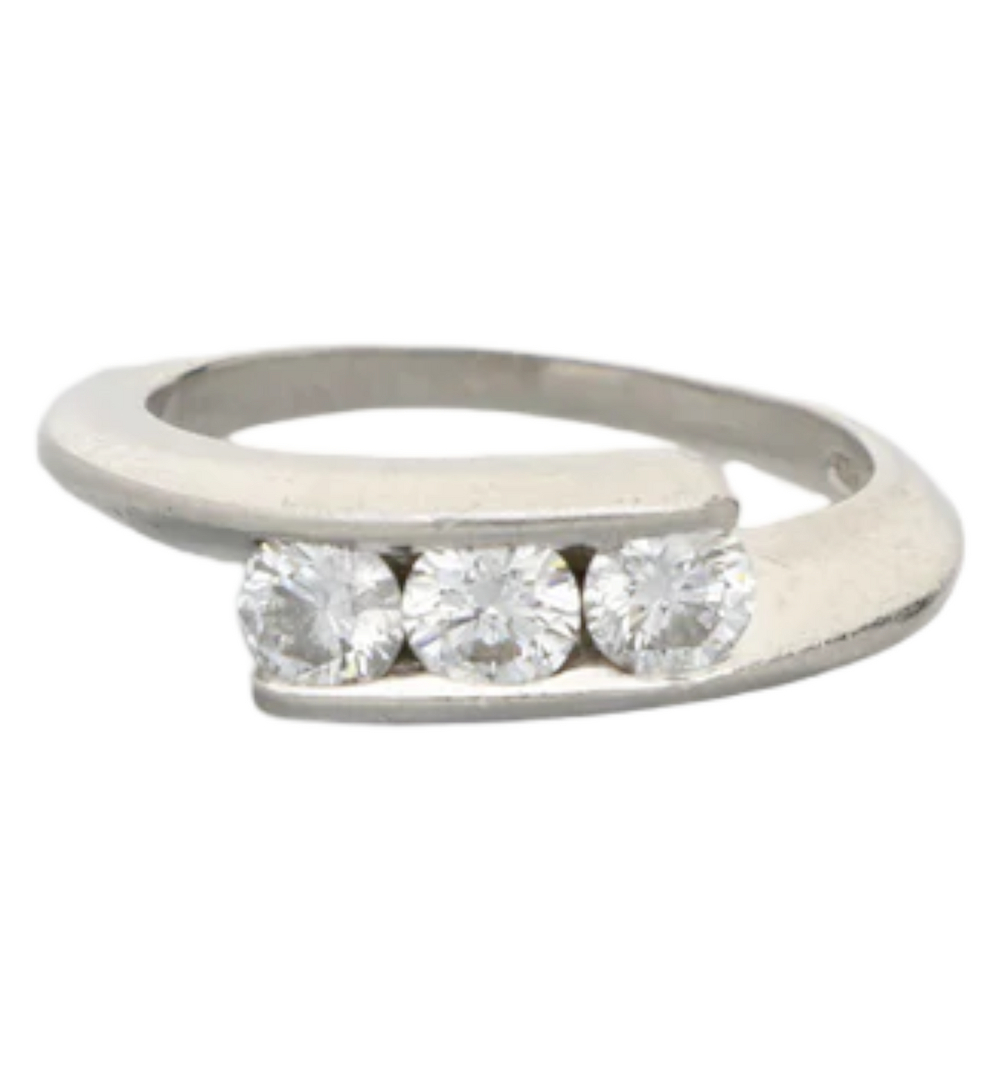 Platinum 3-stone diamond crossover ring