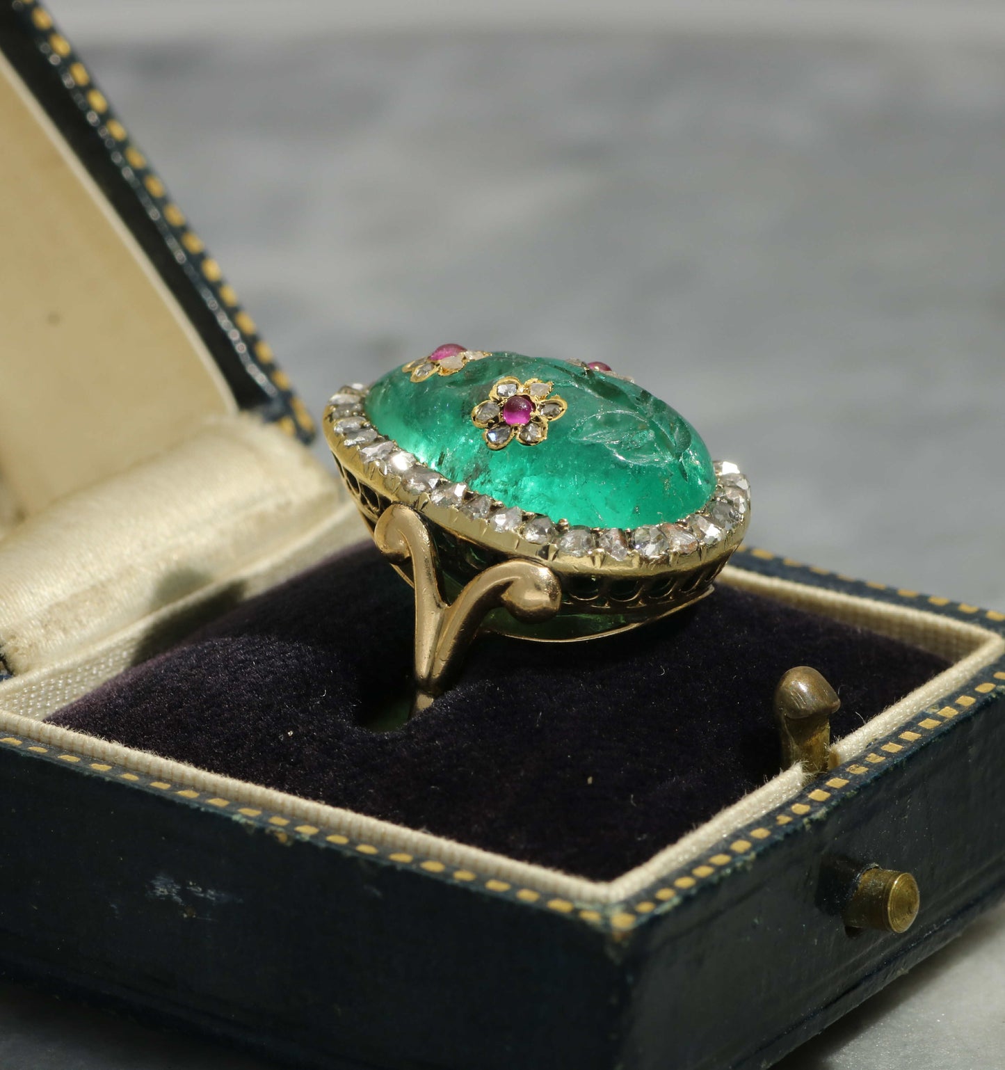 18ct cabochon emerald, ruby and rose cut diamond ring