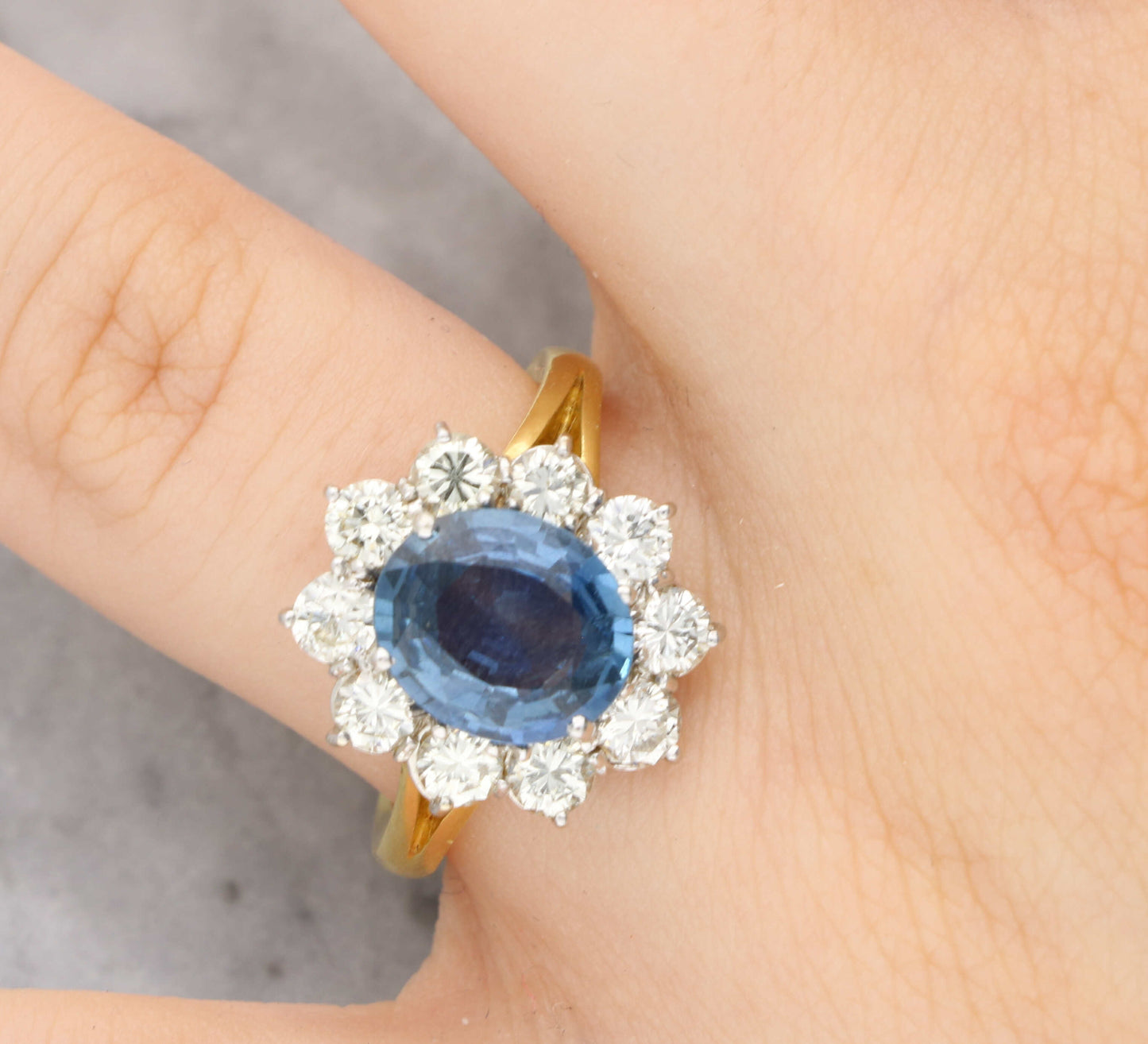 18ct sapphire and diamond cluster ring
