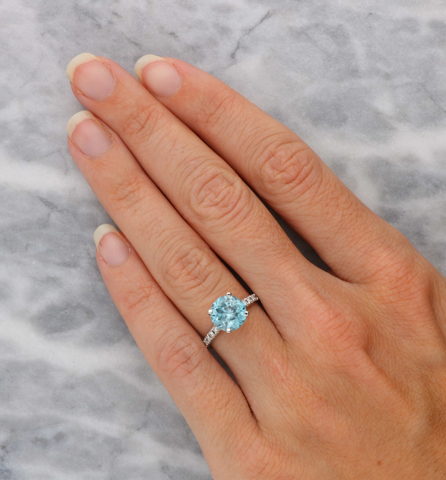 18ct zircon and diamond ring