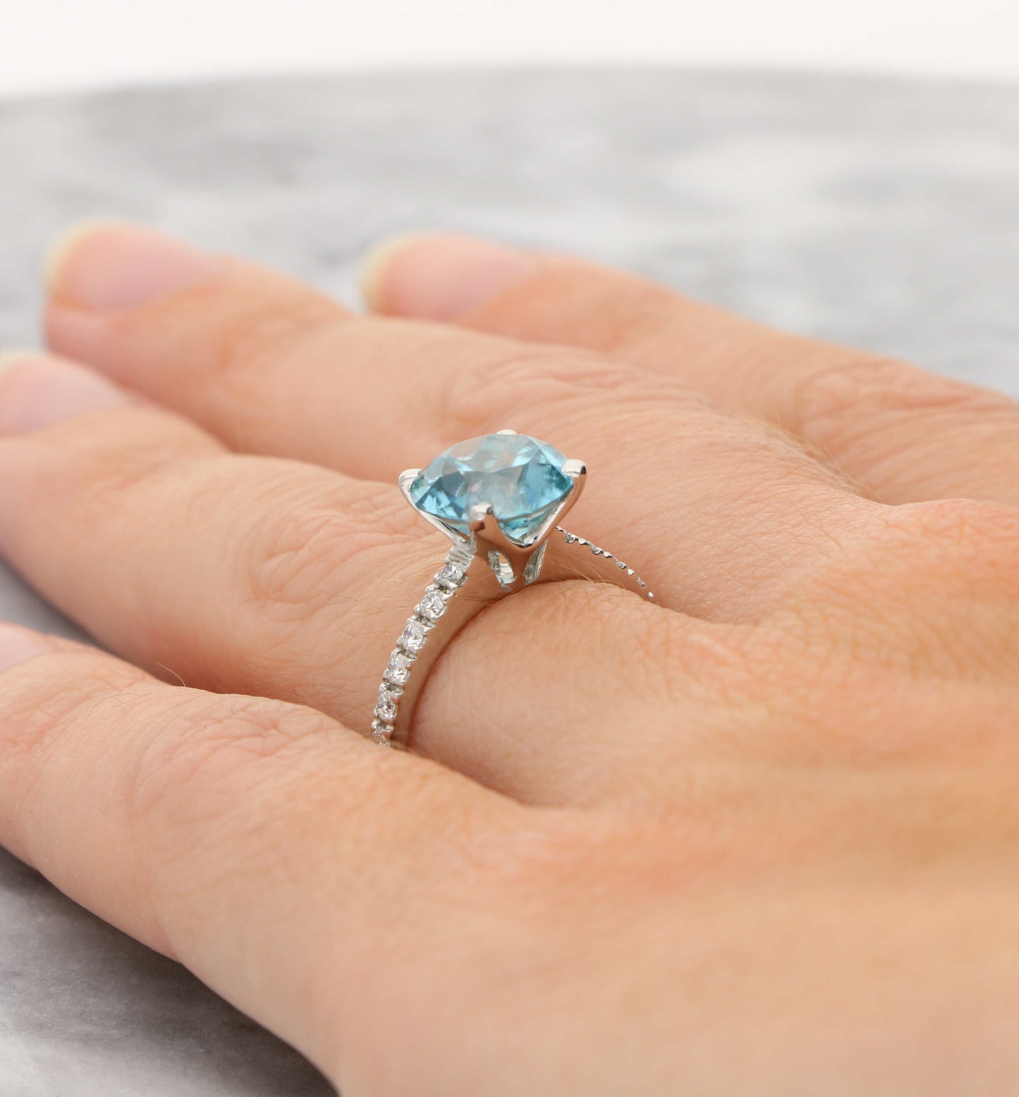 18ct zircon and diamond ring