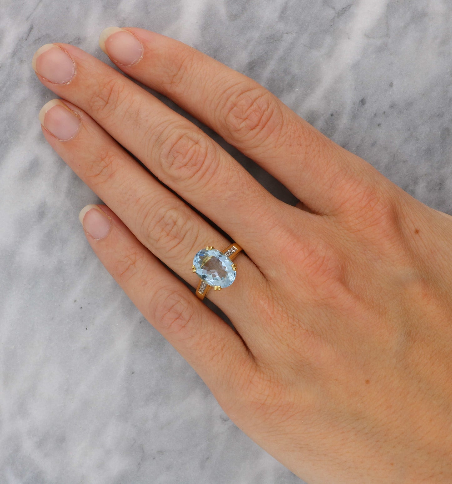 18ct aquamarine and diamond ring