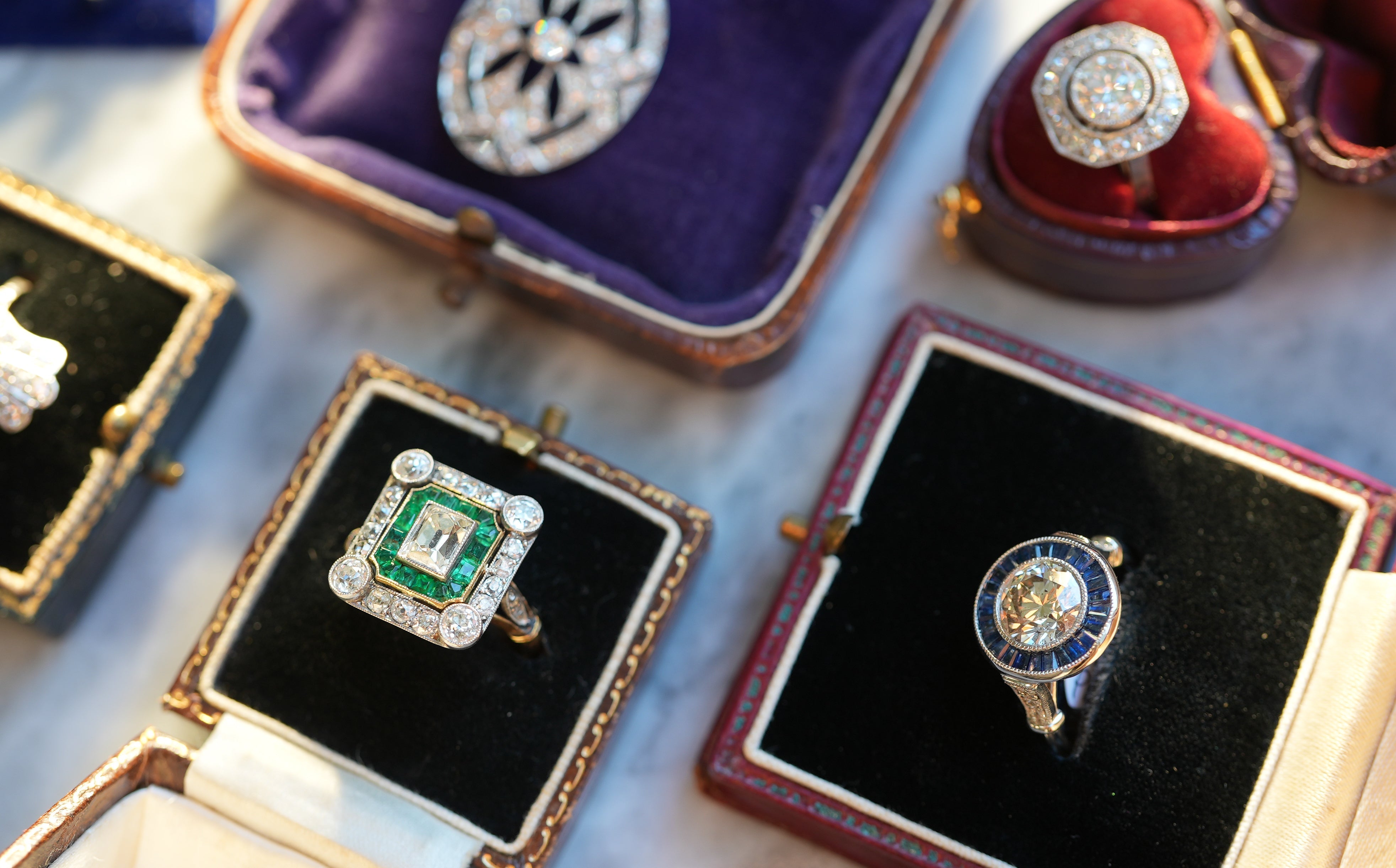 The Allure of Art Deco Jewellery: A Glimpse into a Golden Era