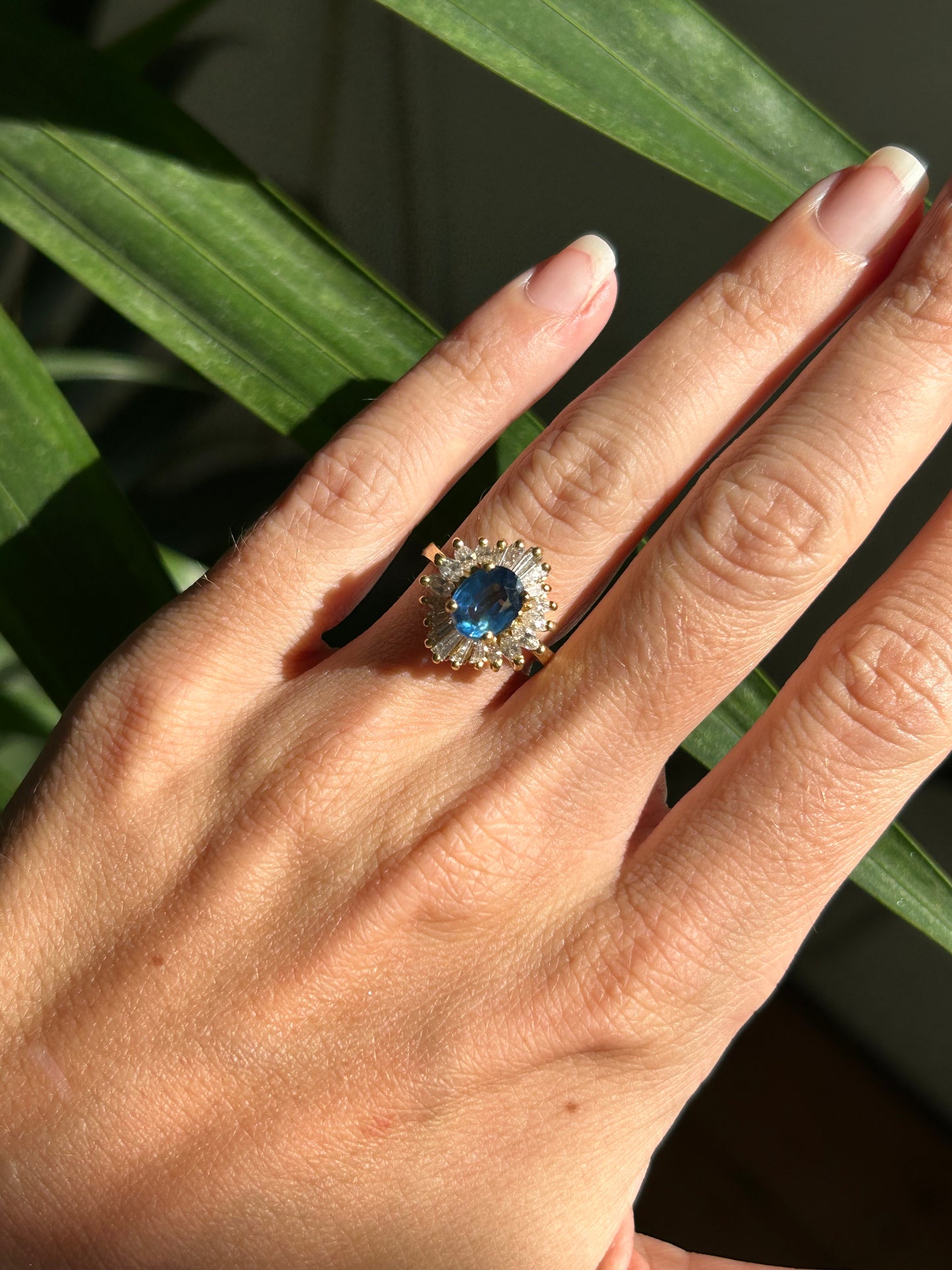 18ct sapphire and diamond cluster ring