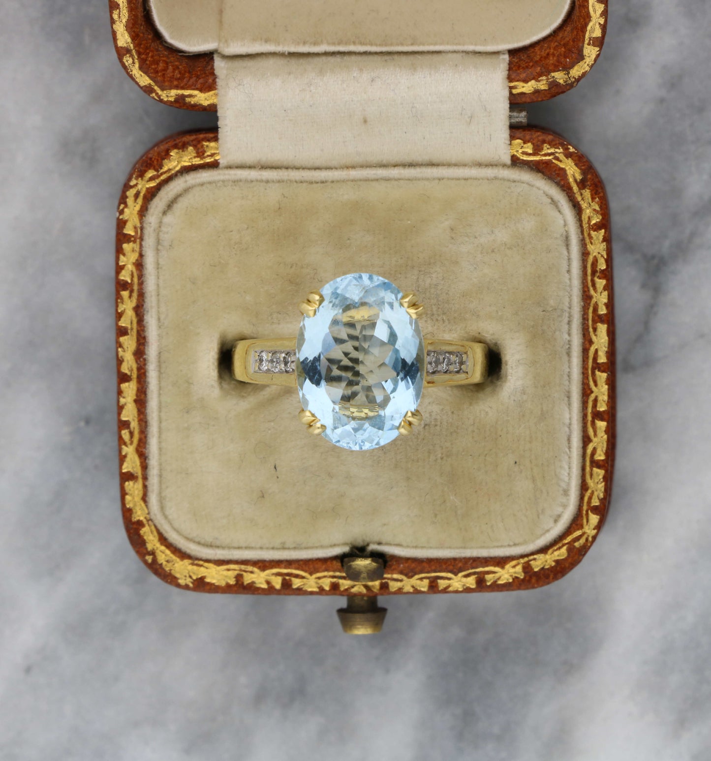 18ct aquamarine and diamond ring
