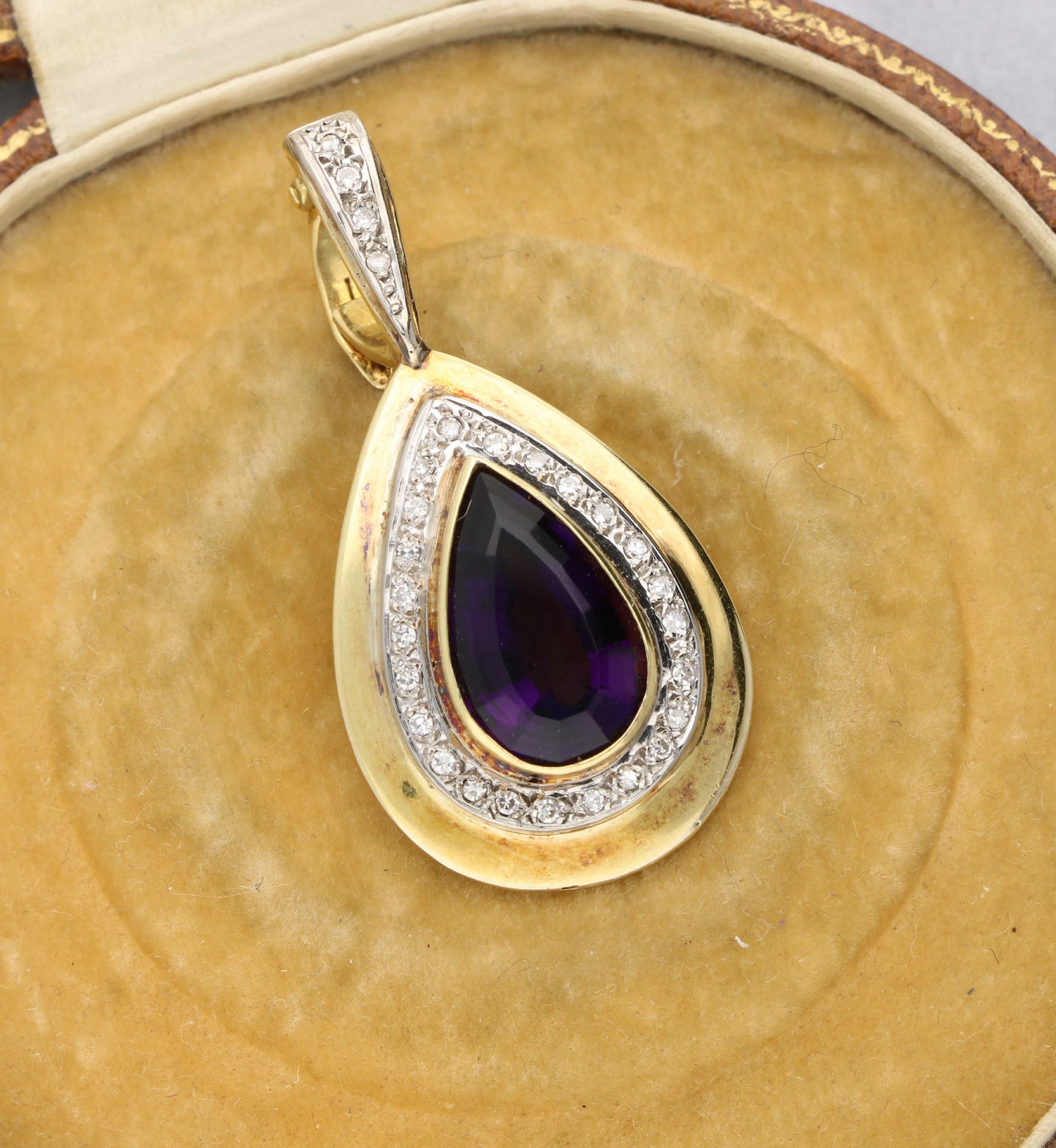18ct amethyst and diamond pendant