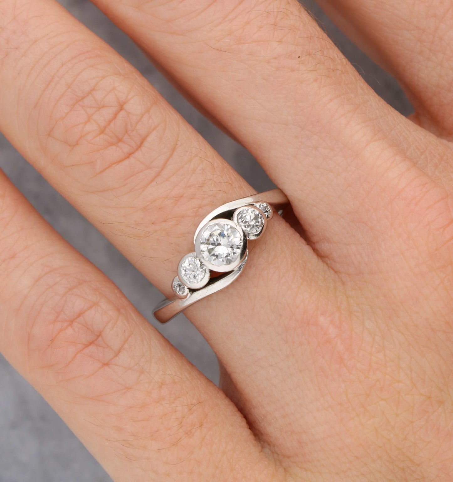 18ct 0.80ct 5 stone diamond ring