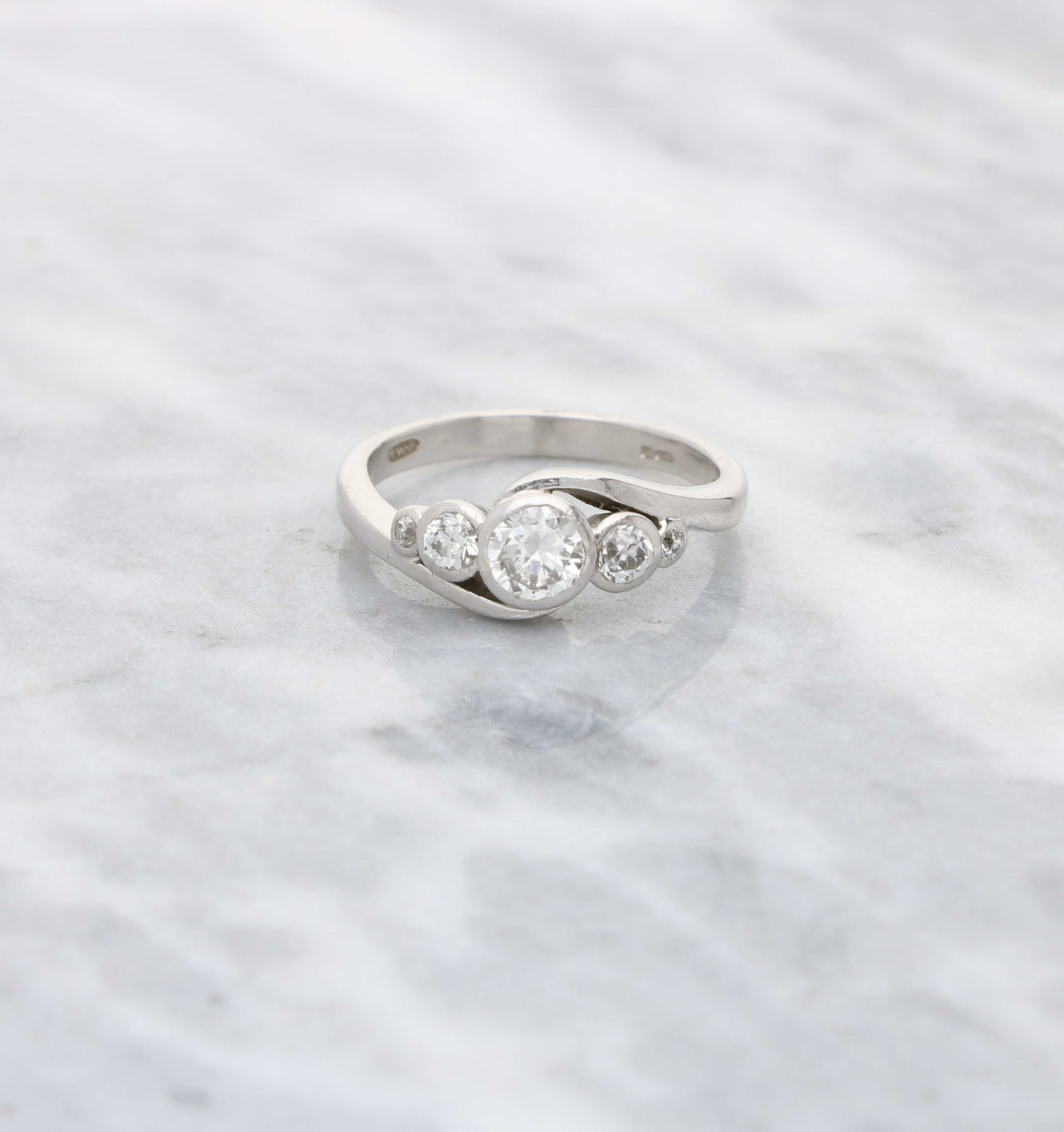 18ct 0.80ct 5 stone diamond ring