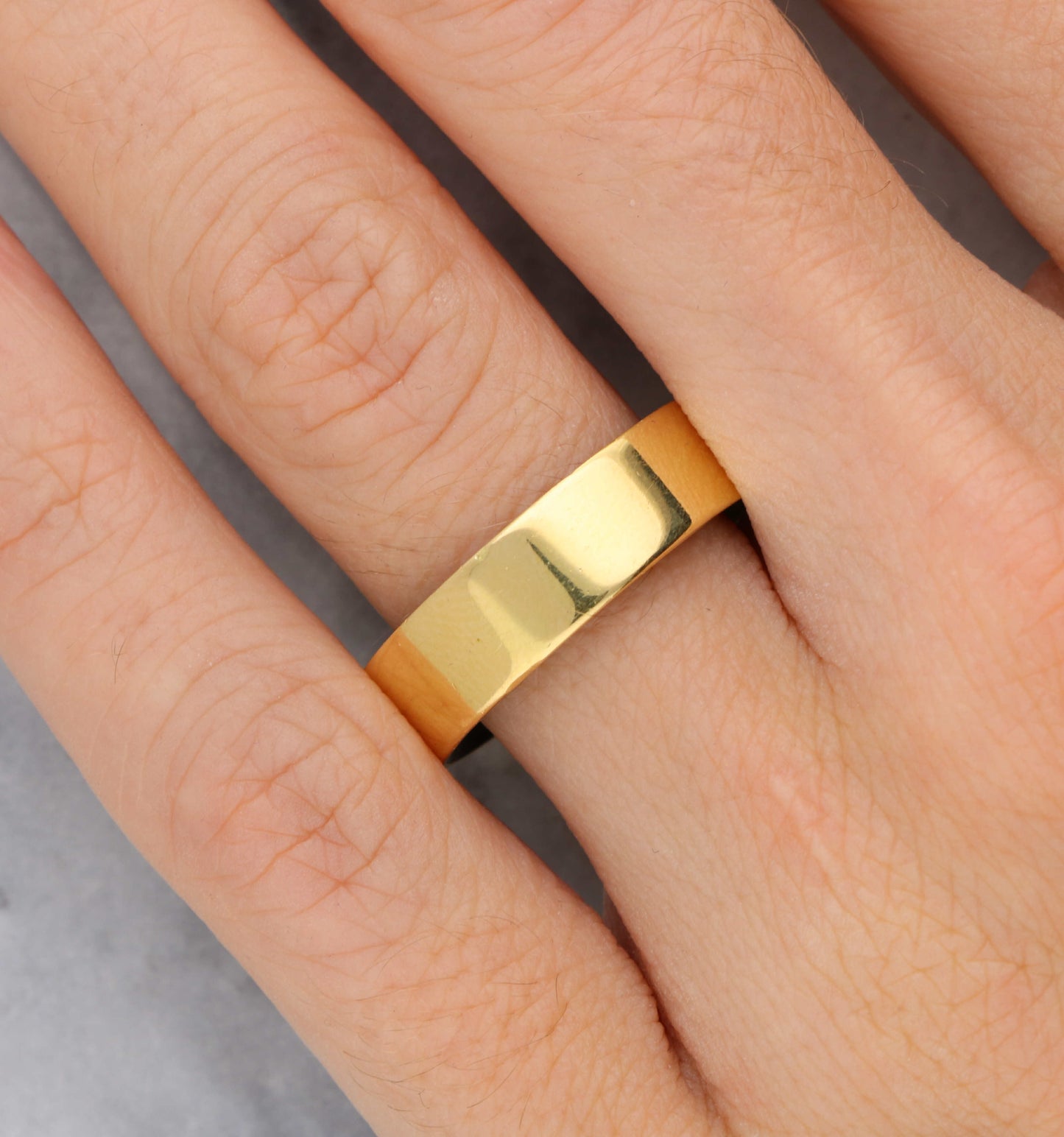 French 18ct and enamel gold band ring