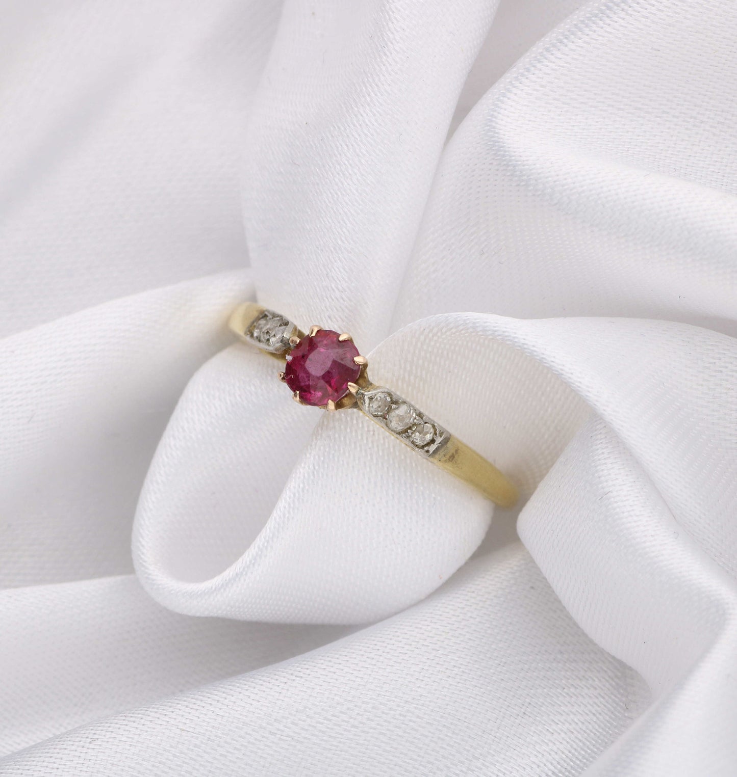 Antique 18ct yellow gold ruby and diamond ring