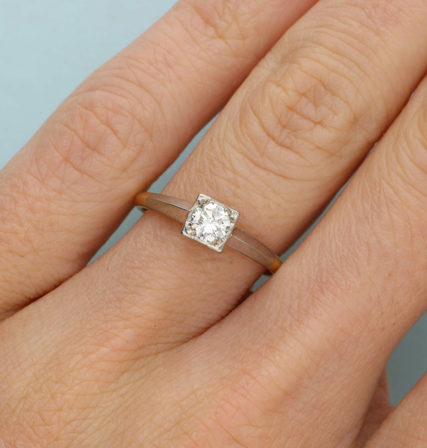 18ct & platinum diamond solitaire ring.