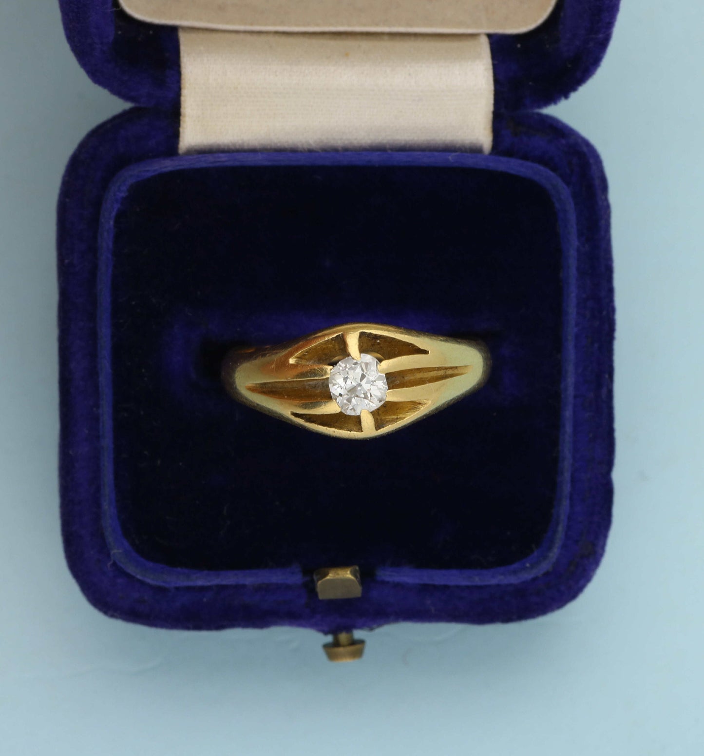 18ct old cut diamond gypsy ring.