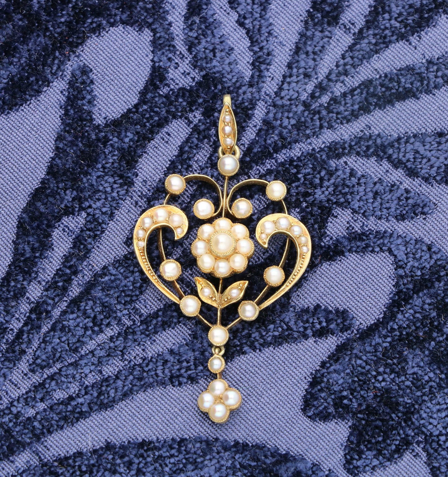 Art Nouveau 15ct gold and pearl cluster pendant